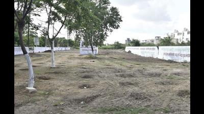 Vineetpal Singh Monga handed over a memorandum to the DC’s office, alleging that the 3.75-acre property was sold in connivance with land mafia, causing loss worth over ₹250 crore. (HT Photo) Vineetpal Singh Monga handed over a memorandum to the DC’s office, alleging that the 3.75-acre property was sold in connivance with land mafia, causing loss worth over ₹250 crore. (HT Photo)
