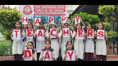 Students of Shri Harkrishan Sahib Public Senior Secondary School celebrating Teachers’ Day on campus on Monday. (HT Photo) Students of Shri Harkrishan Sahib Public Senior Secondary School celebrating Teachers’ Day on campus on Monday. (HT Photo)