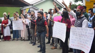 Sarabjit Singh Bobby, who is better known as Bobby Vella, has been running the langar service at IGMC’s cancer hospital in Shimla since 2014. After the free food service was discontinued, the Opposition has been staging a protest against the hospital’s move. (Deepak Sansta / HT)