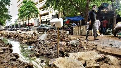 Traders in the popular south Delhi market said DDA has not planned the ₹99-crore revamp project properly. (HT Photo) Traders in the popular south Delhi market said DDA has not planned the ₹99-crore revamp project properly. (HT Photo)