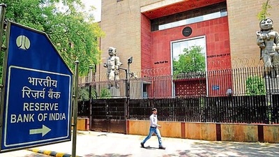RBI data shows retail loans have grown 11.2% from a year earlier as of July 30. (Bloomberg)