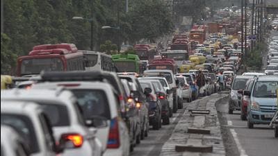 New Delhi, India - September 04, 2021: Traffic congestion at Ashram Chowk due to the ongoing construction work, in New Delhi, India, on Saturday, September 04, 2021. (Photo by Sanchit Khanna/ Hindustan Times) New Delhi, India - September 04, 2021: Traffic congestion at Ashram Chowk due to the ongoing construction work, in New Delhi, India, on Saturday, September 04, 2021. (Photo by Sanchit Khanna/ Hindustan Times)