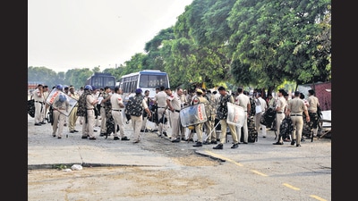 At least 40 companies of additional forces, five superintendent rank officials and 25 deputy superintendent rank officials along with thousands of policemen will be deployed to oversee the law and order situation in Haryana’s Karnal district. (HT Photo) At least 40 companies of additional forces, five superintendent rank officials and 25 deputy superintendent rank officials along with thousands of policemen will be deployed to oversee the law and order situation in Haryana’s Karnal district. (HT Photo)