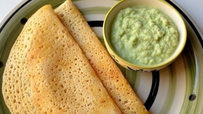 1. Dal Dosa with coconut chutney: Kids are fussy eaters and you cannot always expect them to have a bowl of regular dal. What you can do is to combine it with crispy dosas with a tasty coconut chutney. Coconut is rich in nutrients and promotes digestion. (Pinterest)