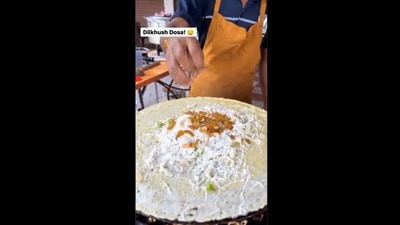 The dosa being prepared. (Twitter/@ragiing_bull) The dosa being prepared. (Twitter/@ragiing_bull)