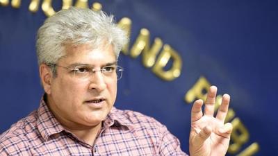 Transport minister Kailash Gahlot filed an appeal against a single judge’s August 27 order, refusing to pass an ex parte order in the civil defamation suit against BJP MLA Vijender Gupta. (Arvind Yadav/HT) Transport minister Kailash Gahlot filed an appeal against a single judge’s August 27 order, refusing to pass an ex parte order in the civil defamation suit against BJP MLA Vijender Gupta. (Arvind Yadav/HT)