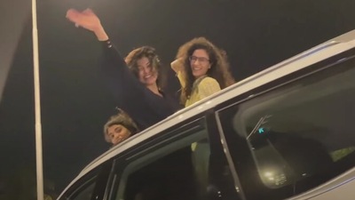 Renee Sen with her mother Sushmita Sen and her sister Alisah. Renee Sen with her mother Sushmita Sen and her sister Alisah.