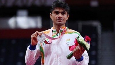 Silver medalist Suhas Yathiraj of India poses on the podium.&nbsp; (Getty)