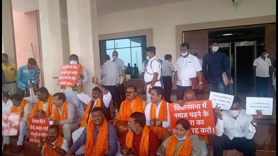 BJP MLAs protest against the Namaz room allocation at Jharkhand assembly in Ranchi Monday. (HT Photo) BJP MLAs protest against the Namaz room allocation at Jharkhand assembly in Ranchi Monday. (HT Photo)