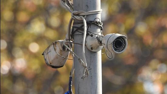 In the second phase, the government will install an additional 140,000 cameras at both residential and market places that have not been covered so far. (Sanchit Khanna/HT PHOTO) In the second phase, the government will install an additional 140,000 cameras at both residential and market places that have not been covered so far. (Sanchit Khanna/HT PHOTO)