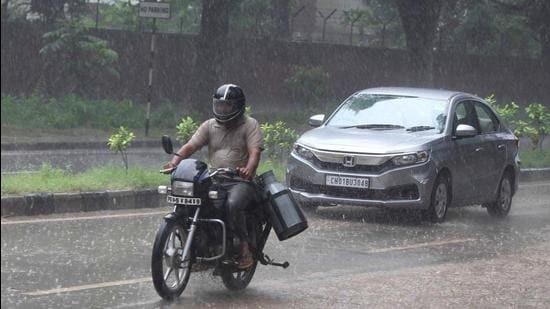 A cyclonic circulation is lying over north and adjoining east central Bay of Bengal. Under its influence, a low pressure area is likely to form over north and adjoining central Bay of Bengal on Monday. (HT Photo)