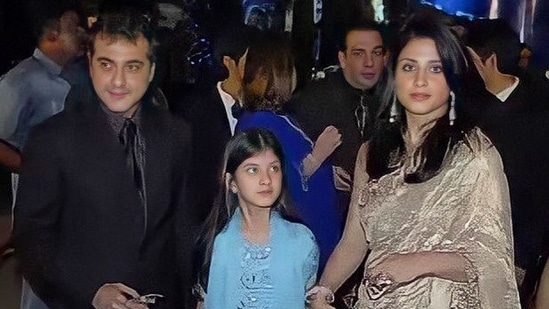 Sanjay Kapoor and Maheep Kapoor with their daughter Shanaya Kapoor at the premiere of Saawariya.