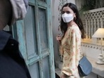 Alia Bhatt looked at the camera outside a restaurant in Bandra.(Varinder Chawla) Alia Bhatt looked at the camera outside a restaurant in Bandra.(Varinder Chawla)