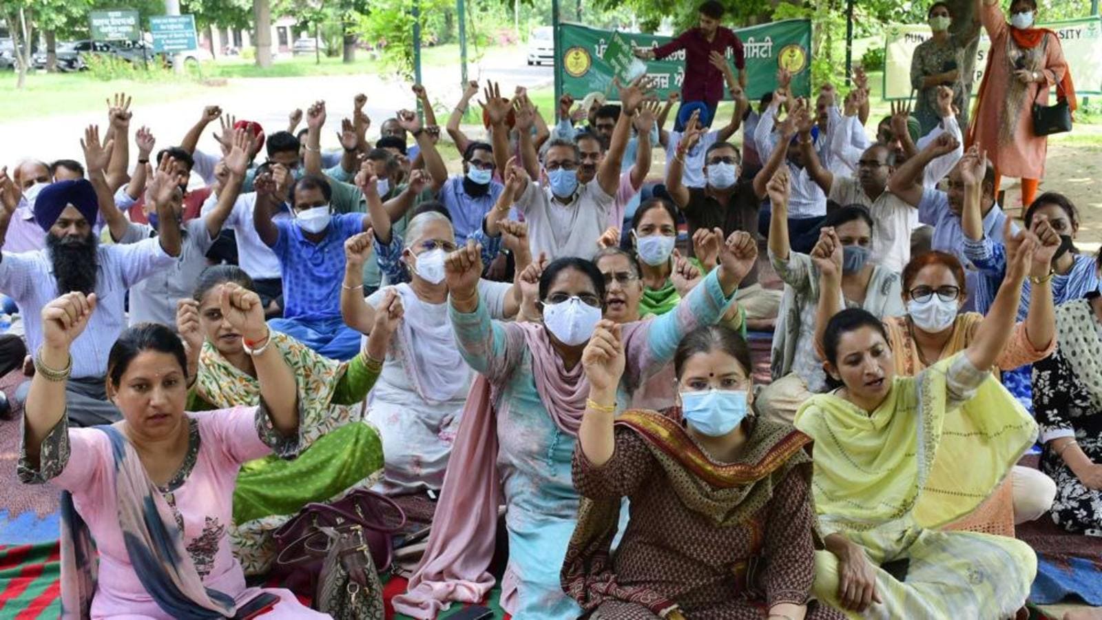 Protest against deputy DEO in Ludhiana Teacher association seek mass