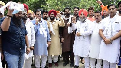 AAP Lok Sabha in-charge Aman Mohie said the government has run away from cancelling these PPAs and is working to save the image of Badals. The Punjab CM should cancel the PPAs and reduce the power tariff in the state. (Gurpreet Singh/HT) AAP Lok Sabha in-charge Aman Mohie said the government has run away from cancelling these PPAs and is working to save the image of Badals. The Punjab CM should cancel the PPAs and reduce the power tariff in the state. (Gurpreet Singh/HT)