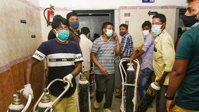 Volunteers carry oxygen cylinders for Covid-19 affected patients, at a city hospital in Ranchi. (HT File) Volunteers carry oxygen cylinders for Covid-19 affected patients, at a city hospital in Ranchi. (HT File)