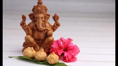 During the prayer, 21 or 101 modaks are offered to Lord Ganesha and the same is then distributed as prasad. (Photo: Shutterstock)