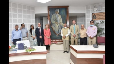 Members of British delegation with BHU VC Prof VK Shukla (ht photo) Members of British delegation with BHU VC Prof VK Shukla (ht photo)