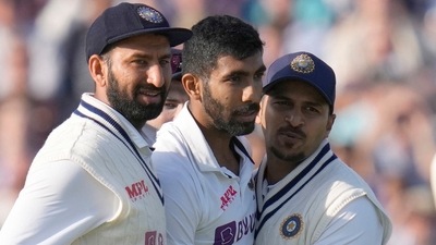 Jasprit Bumrah celebrates with teammates (AP)