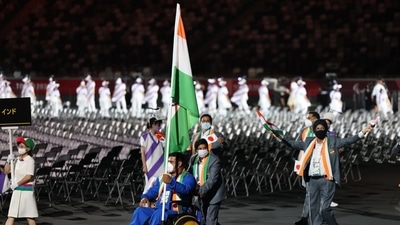 Para javelin thrower Tek Chand holding the Indian tri-colour at the Tokyo Paralaympics 2020 opening ceremony (Twitter)