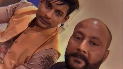 Shehnaaz Gill's father Santokh Singh Sukh shared a picture with Sidharth Shukla. Shehnaaz Gill's father Santokh Singh Sukh shared a picture with Sidharth Shukla.
