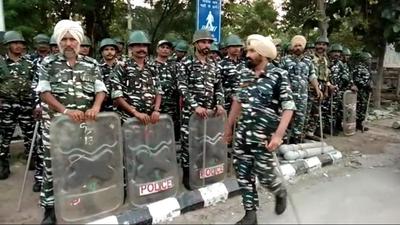 Paramilitary jawans gathered in Karnal over the past 24 hours, and the administration deployed officials of different departments to monitor the barricading of Karnal grain market where the farmers are scheduled to hold a meeting at 10am. (HT Photo)