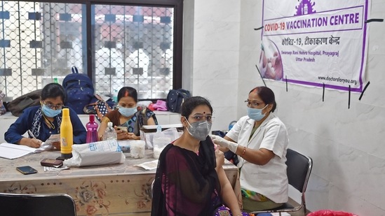 A medical worker inoculates a woman with a dose of the Covishield vaccine against the Covid-19 coronavirus at a hospital in Allahabad. (Sanjay KANOJIA / AFP)