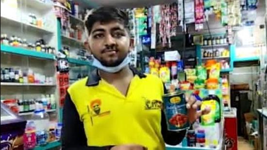 The owner shows the half-finished can of gulab jamuns that the thief ate from before stealing Rs50,000. Virar police have seized the can for forensic analysis. (HT)