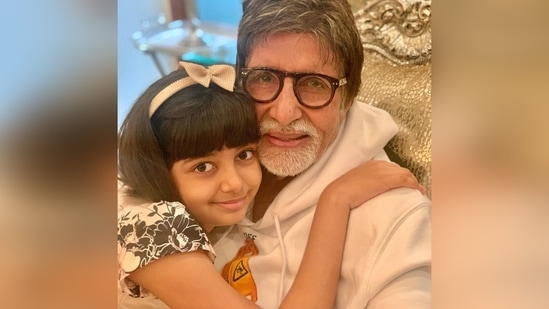 Amitabh Bachchan poses with his granddaughter Aaradhya.