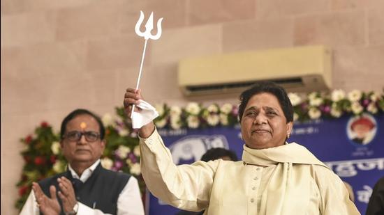 Bahujan Samaj Party supremo Mayawati during the 'Vichhar Sangosthi' of Prabudh Sammelan at party office in Lucknow on Tuesday. (PTI) Bahujan Samaj Party supremo Mayawati during the 'Vichhar Sangosthi' of Prabudh Sammelan at party office in Lucknow on Tuesday. (PTI)