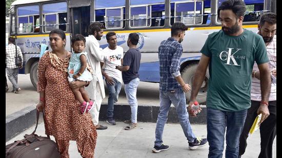 The harried passengers at the Ludhiana bus stand as strike by Punjab roadways staff crippled the bus services across the state. All eyes are on striking staff’s meeting with CM Captain Amarinder Singh (HT photo)