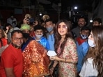 Shilpa Shetty brings home an idol of Lord Ganesha ahead of Ganesh Chaturti. (Varinder Chawla) Shilpa Shetty brings home an idol of Lord Ganesha ahead of Ganesh Chaturti. (Varinder Chawla)