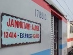Supreme Court orders railways to give  <span class='webrupee'>₹</span>30,000 to a man who missed his flight because of a 4-hour delay of a train.&nbsp;