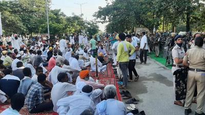 Farmers sitting in protest outside Karnal mini secretariat on Tuesday, September 7. (Sourced)
