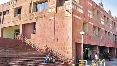 The university reopened in a phased manner on Monday for PhD research scholars, PhD (PWD) and 9B students who are to submit their papers by December 31 this year. (HT file photo)