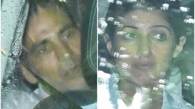 Akshay Kumar and Twinkle Khanna at his mother's funeral. (Varinder Chawla)