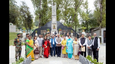 Parliamentary Committee of External Affairs chairman PP Chaudhary with other members and Lt Gen DP Pandey, GOC Chinar Corps at Chinar War Memorial in Srinagar on Wednesday. (ANI)