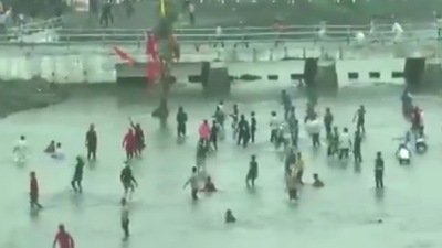 People taking part in the annual stone pelting ritual Gotmar in Madhya Pradesh. (ANI Photo)