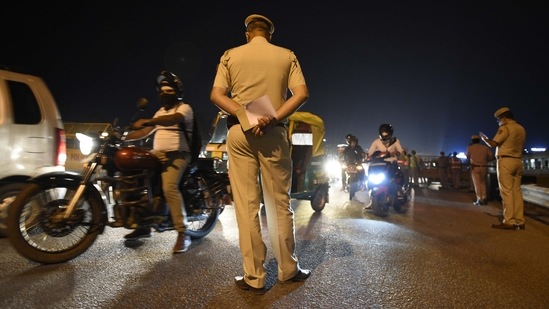 While government teams imposed fines of more than ₹103 crore, the Delhi Police imposed over ₹32 crore of penalties. (HT Photo)