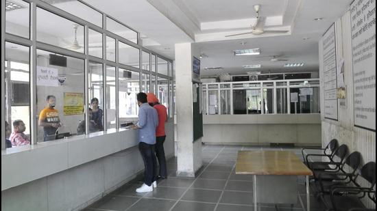 Visitors to the Ludhiana MC offices faced a harrowing time, as work at all four zonal offices and suvidha kendras was suspended for over three hours amid the employees’ protest. (HT file)