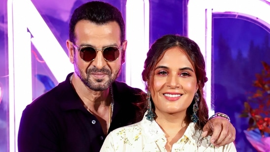 Bollywood actors Ronit Roy and Richa Chadha attend a promotional event for their series Candy.(PTI)