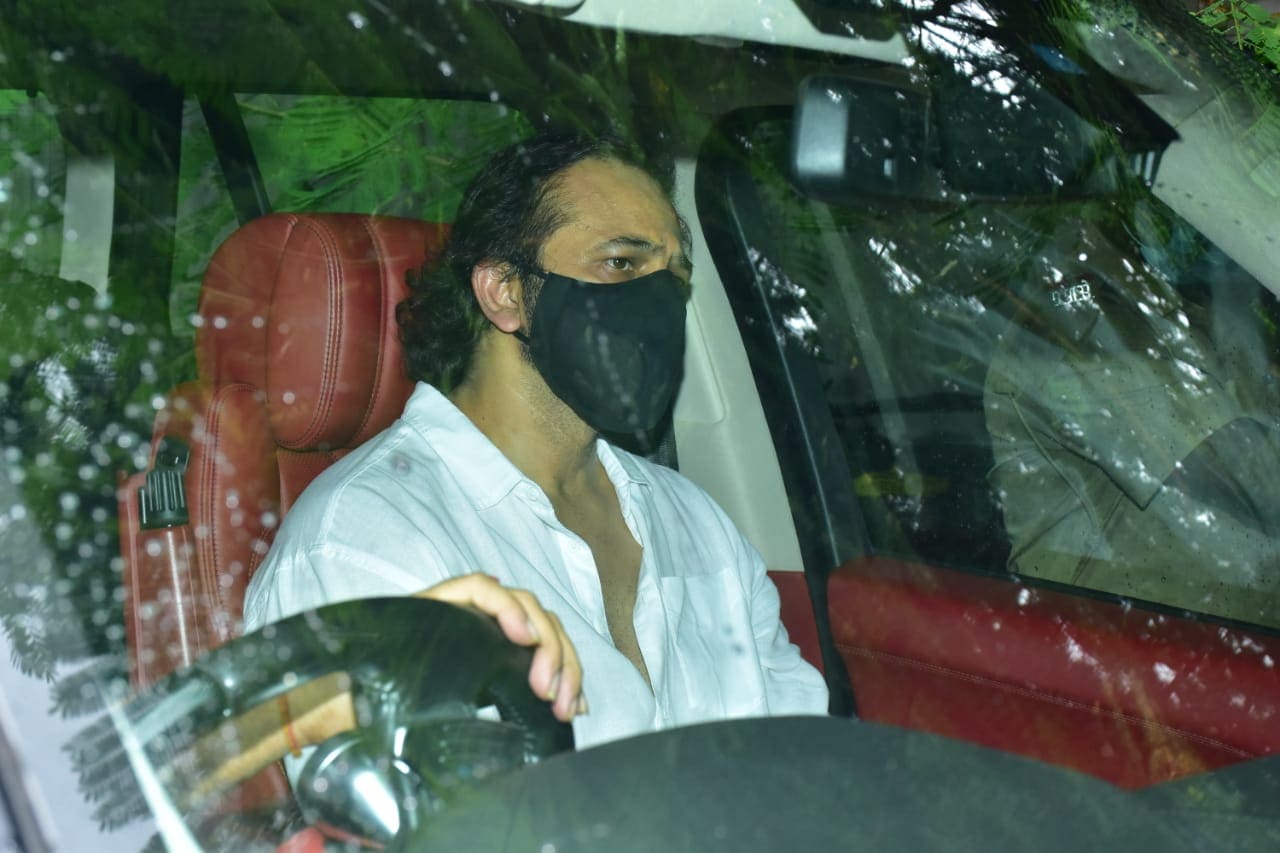 Rohit Shetty at Akshay Kumar's mother's funeral. Rohit Shetty at Akshay Kumar's mother's funeral.