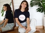 Jacqueline Fernandez' headstand by poolside inspires us to work on washboard abs(File Photo) Jacqueline Fernandez' headstand by poolside inspires us to work on washboard abs(File Photo)