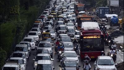A traffic jam near Moti Bagh in Delhi. (Sanjeev Verma/HT PHOTO) A traffic jam near Moti Bagh in Delhi. (Sanjeev Verma/HT PHOTO)