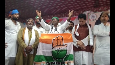 UPCC chief addressing the farmers’ panchayat in Gola town of Lakhimpur Kheri district, Uttar Pradesh on Thursday. (ht photo) UPCC chief addressing the farmers’ panchayat in Gola town of Lakhimpur Kheri district, Uttar Pradesh on Thursday. (ht photo)
