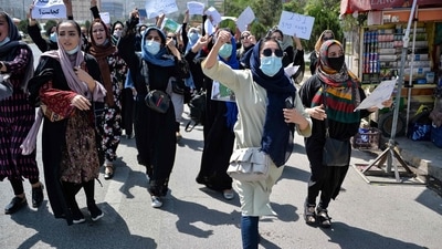 Afghan women shout slogans during a protest rally in Kabul on September 7, 2021. (Hoshang Hashimi / AFP) Afghan women shout slogans during a protest rally in Kabul on September 7, 2021. (Hoshang Hashimi / AFP)