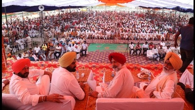 Punjab cabinet minister Balbir Singh Sidhu and Khemkaran MLA Sukhpal Singh Bhullar during a rally on Thursday. (HT Photo)