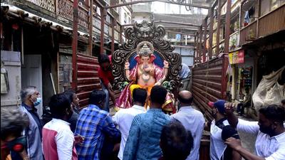 The BMC had received 3,104 applications from Ganpati mandals this year but 584 were void due to duplication. Of the 2,520 applications scrutinised, 79% of them received permissions. Of the 381 that were rejected, two were rejected by the traffic police, and 11 were rejected by the Mumbai Police. (Anshuman Poyrekar/HT PHOTO) The BMC had received 3,104 applications from Ganpati mandals this year but 584 were void due to duplication. Of the 2,520 applications scrutinised, 79% of them received permissions. Of the 381 that were rejected, two were rejected by the traffic police, and 11 were rejected by the Mumbai Police. (Anshuman Poyrekar/HT PHOTO)