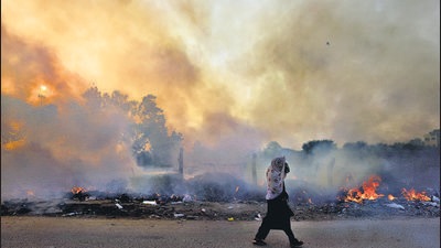 Garbage burning and road dust are one of the major air pollutants in Delhi (Sanchit Khanna/HT photo) Garbage burning and road dust are one of the major air pollutants in Delhi (Sanchit Khanna/HT photo)