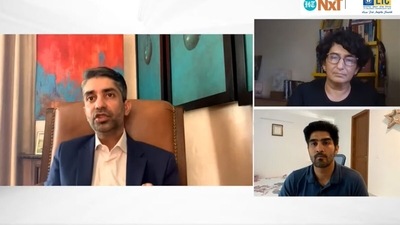 Abhinav Bindra in conversation with Vijender Singh and journalist Sharda Ugra.&nbsp; (HT)